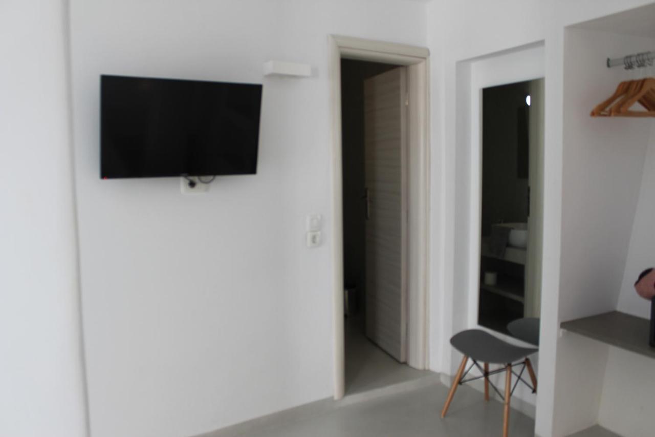Fira Getaway - Economy Basement Rooms Εξωτερικό φωτογραφία