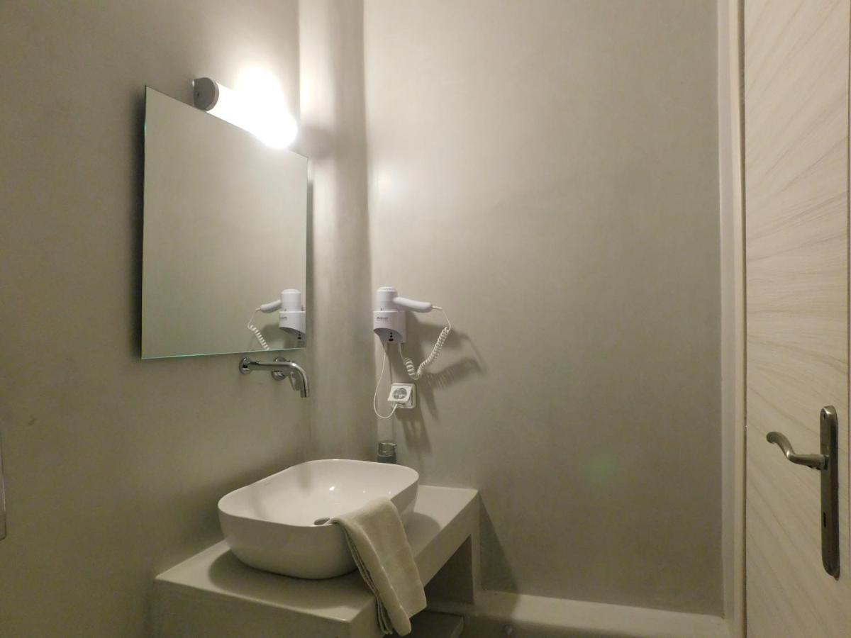 Fira Getaway - Economy Basement Rooms Εξωτερικό φωτογραφία